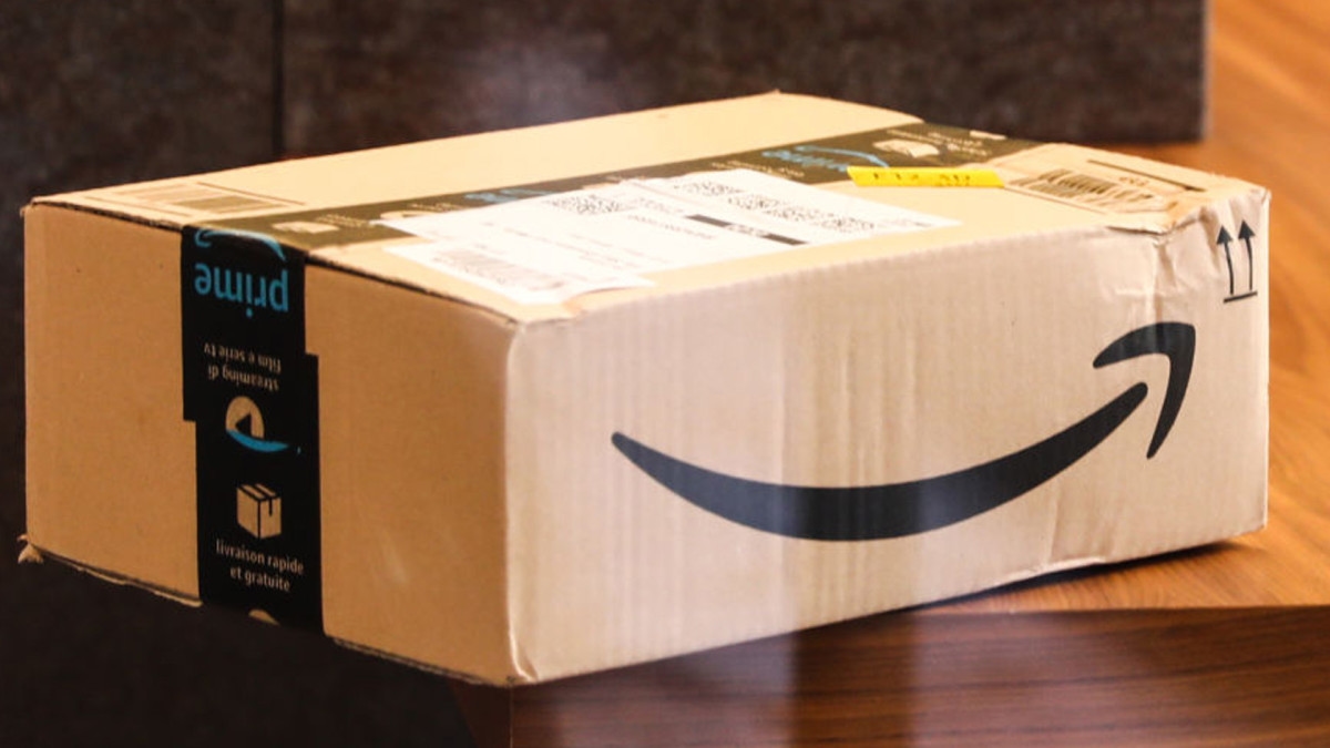 Amazon's 'stylish' $200 smartwatch is on sale for $30, and shoppers say it 'does everything an Apple Watch does'