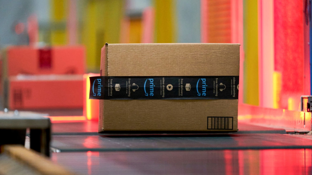Amazon is selling a 'sleek' $770 laptop for only $230, and shoppers say it's great for 'everyday tasks'