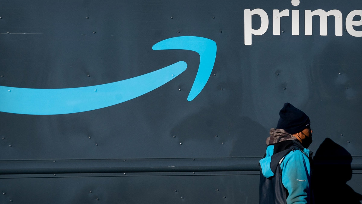 Amazon is selling a 2-in-1 laptop and tablet for $80 that buyers call the 'best tablet on the planet'