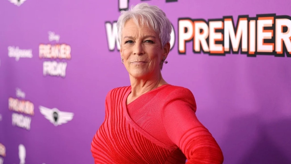 Jamie Lee Curtis Watched Her Parents' Success ‘Slowly Erode' as They Aged: ‘That's Very Painful'