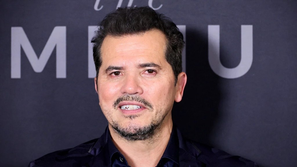 John Leguizamo Blasts Ex-Superman Dean Cain for Joining ICE: ‘What a Moron'