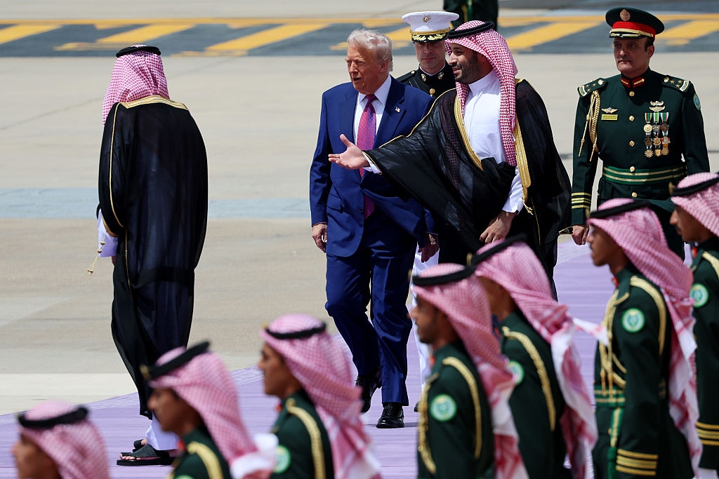 Trump Gets Lavish Welcome as Middle East Tour Kicks Off