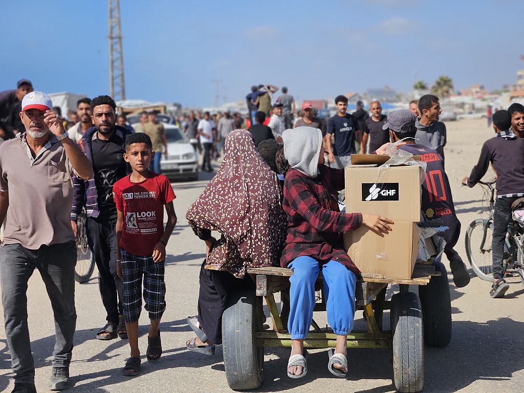 One Dead and 48 Injured After Gunfire at Gaza Aid Hub