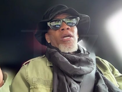 D.L. Hughley Says Mike Pence Winning Courage Award Shows How Far U.S. Has Fallen
