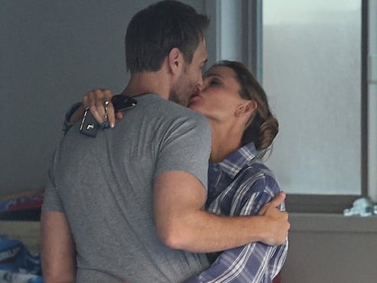 Jennifer Garner Locking Lips With Boyfriend John Miller in Passionate Pic
