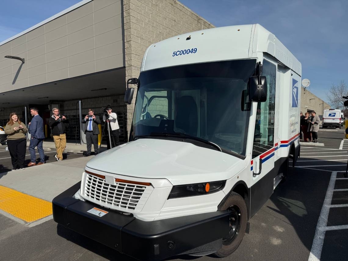 New U.S. mail trucks hitting Tri-Cities routes look like a platypus. Take a look