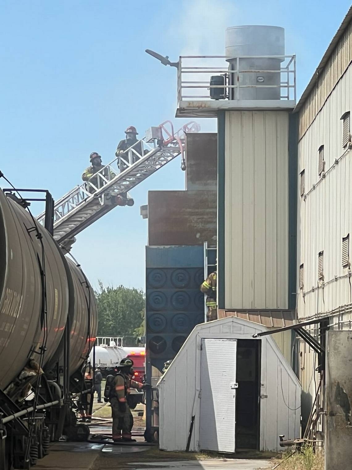 Fire erupts in sandblasting equipment at industrial site south of Kennewick