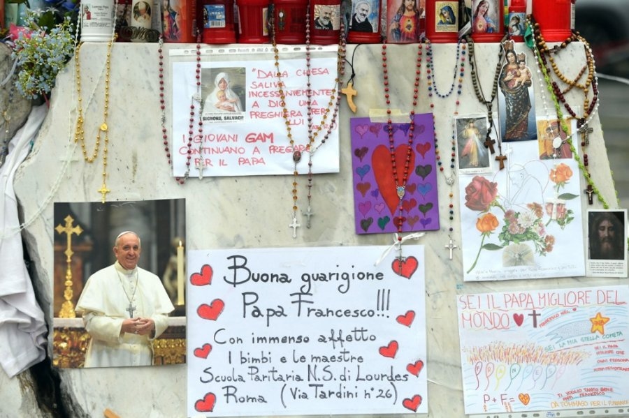 Pope's condition 'remains stable' for double pneumonia treatment