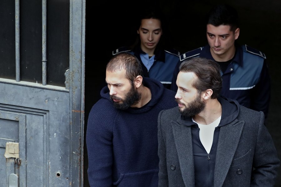 Tate brothers en route to Florida after being allowed to leave Romania