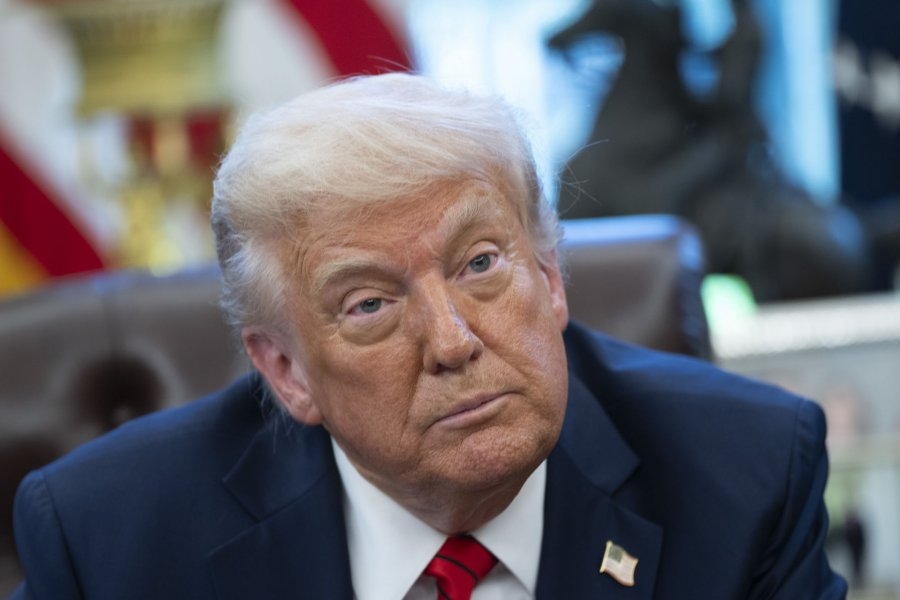 Trump extends hiring free another three months