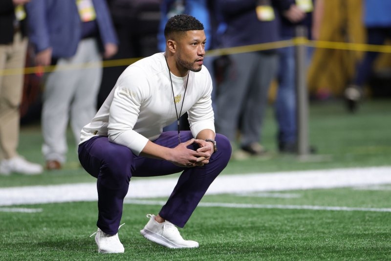 Notre Dame names C.J. Carr starting quarterback