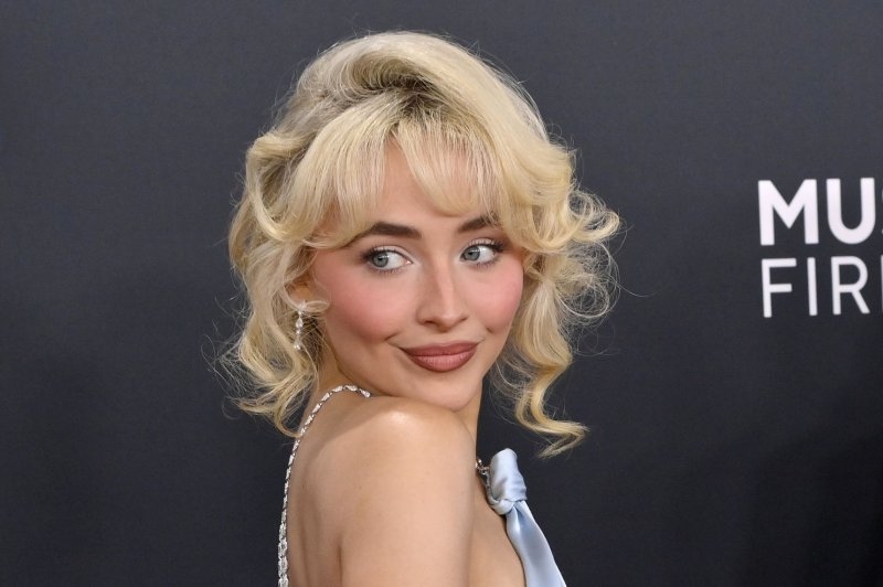 Watch: Dolly Parton joins Sabrina Carpenter in new 'Please Please Please'