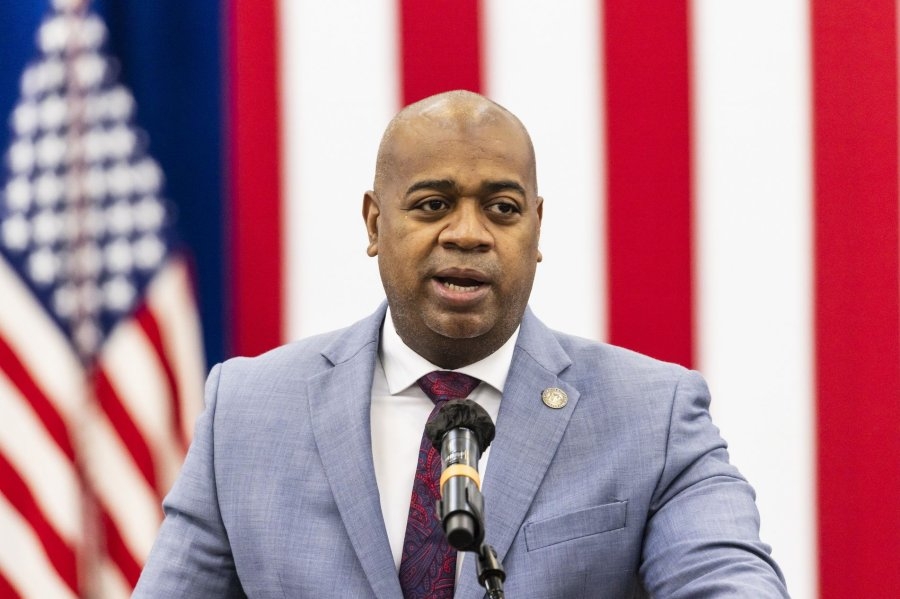 Newark mayor sues N.J. DA over being arrested last month