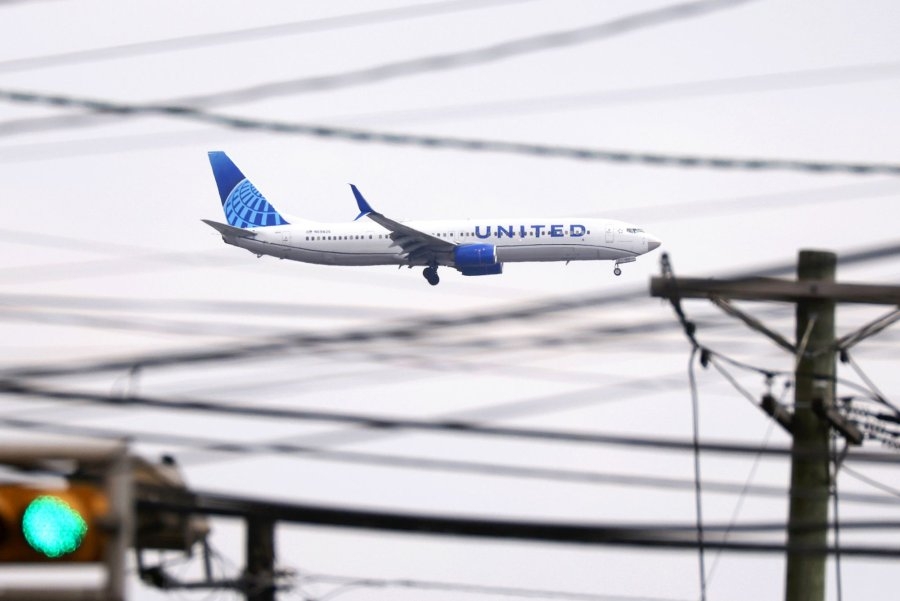 Shortfall of air travel system technicians aggravates technical issues