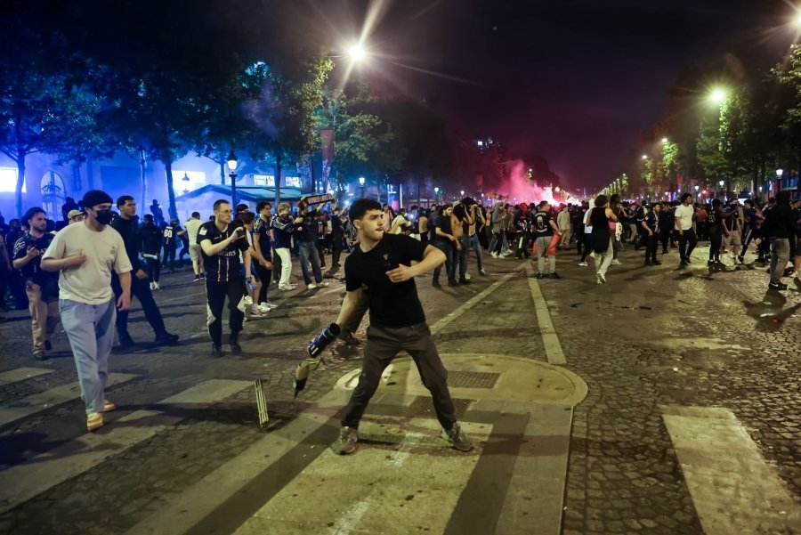 2 dead, hundreds injured in chaos after Paris Saint-Germain win