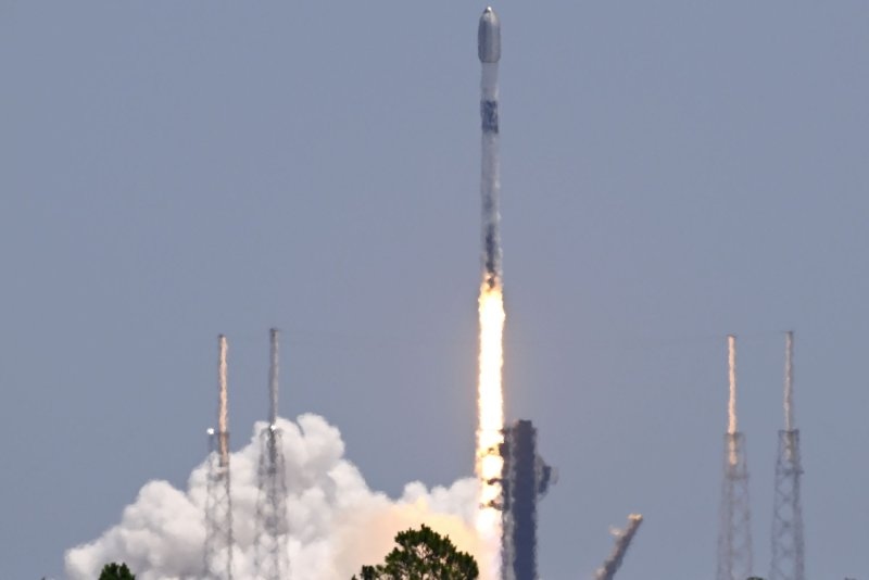 SpaceX launches Starlink satellites from Florida ahead of thunderstorm