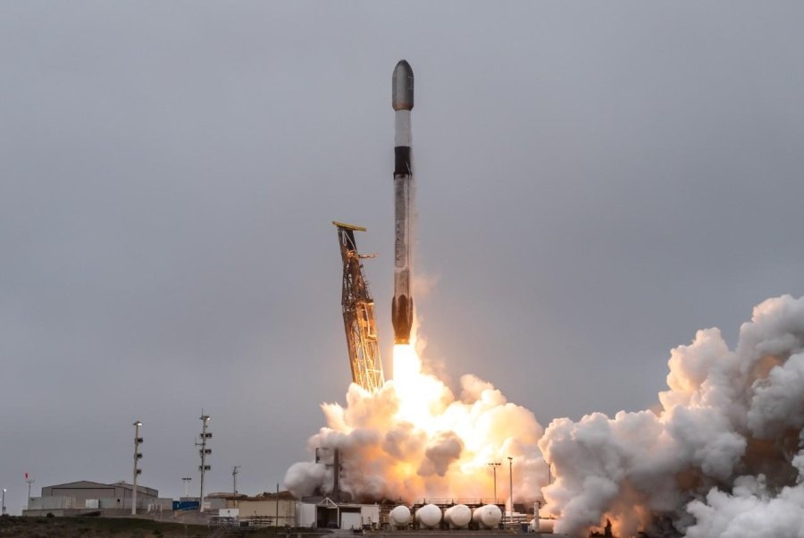 SpaceX sends 27 Starlink satellites into orbit from California