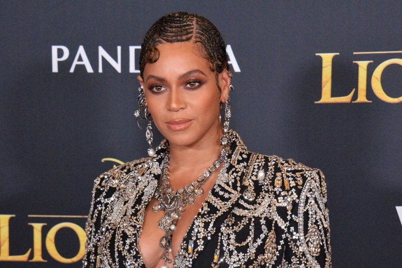 Grammys draw 15.4 million viewers, raise $9 million for wildfire relief