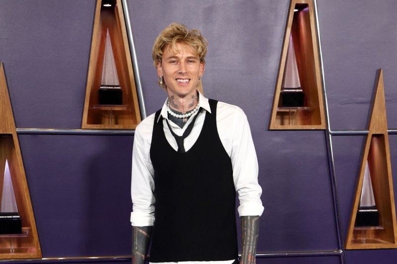 Watch: Machine Gun Kelly performs, talks new album on 'Tonight'
