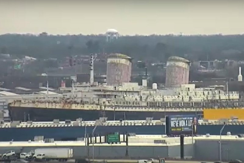 Luxury liner SS United States departs South Philadelphia Wednesday afternoon