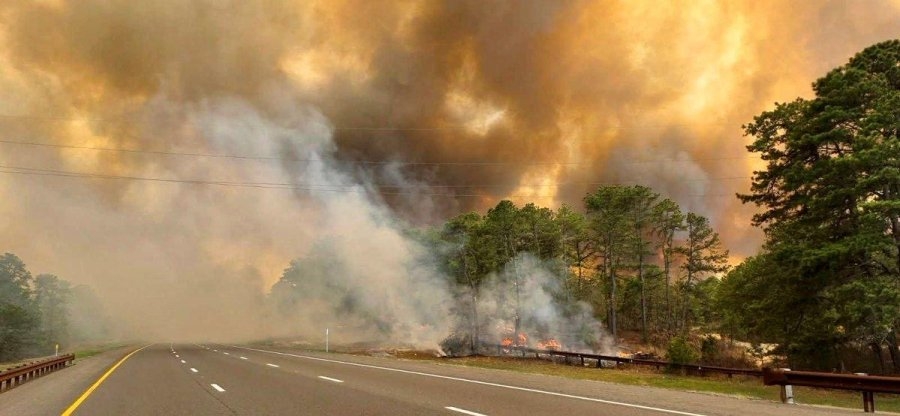 New Jersey wildfire forces thousands to evacuate