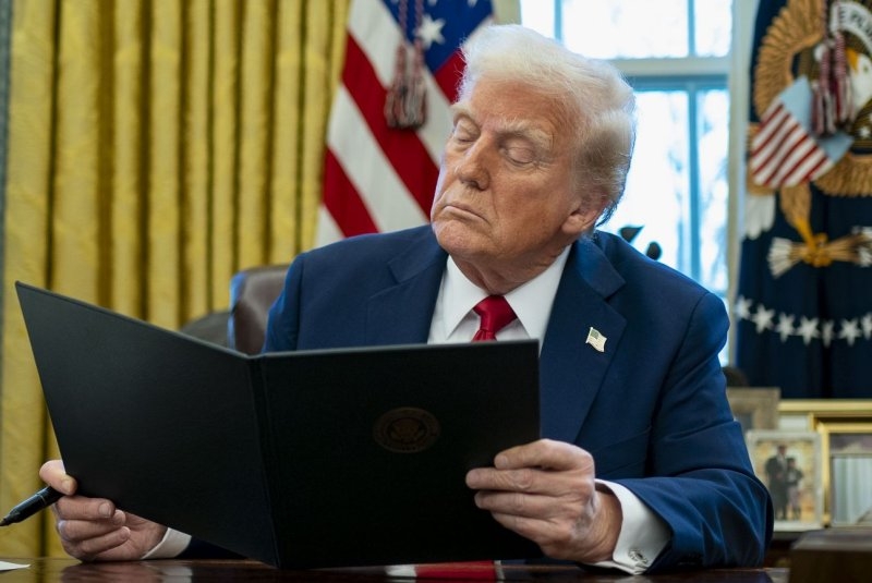 White House orders pronouns removed from email signatures at fed agencies