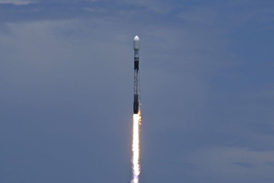 SpaceX deploys 27 Starlink satellites from the West Coast