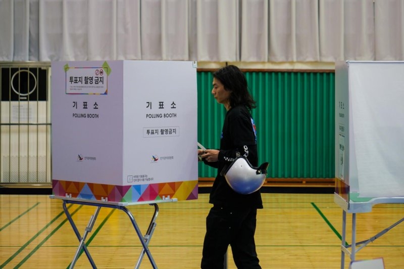 South Korea votes for new president after martial law chaos