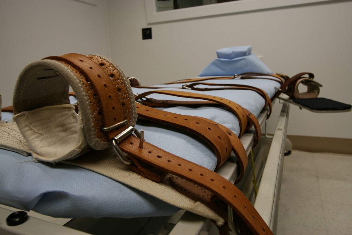U.S. to seek death penalty in inmate's murder