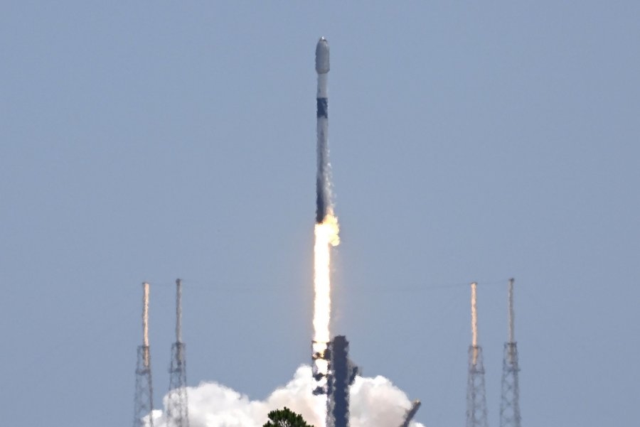 SpaceX launches 26 Starlink satellites from California