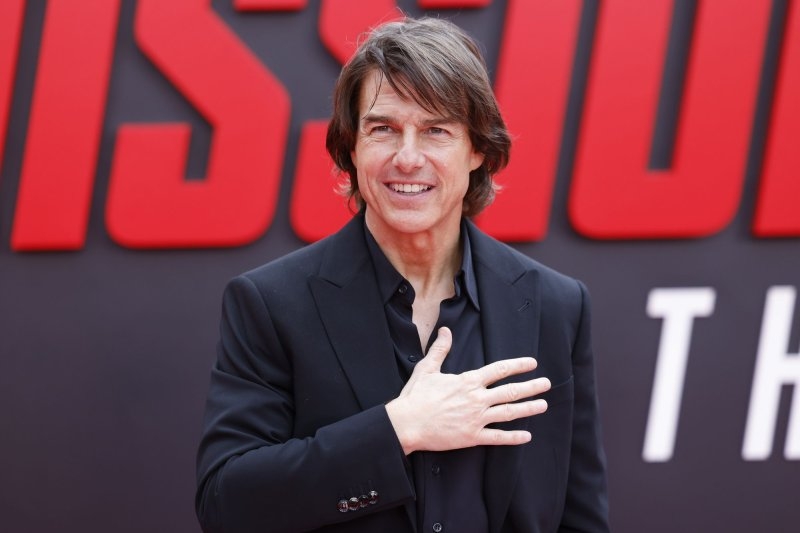 Tom Cruise's burning parachute stunt earns Guinness World Record