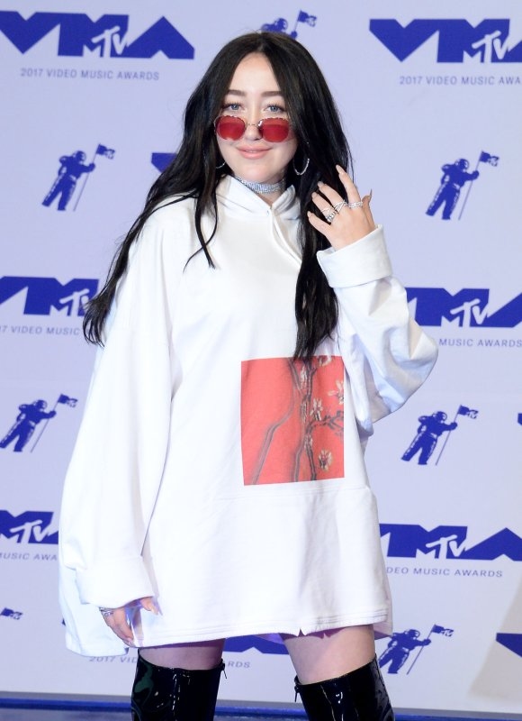 Watch: Noah Cyrus performs 'Way of the World' on 'Late Show'