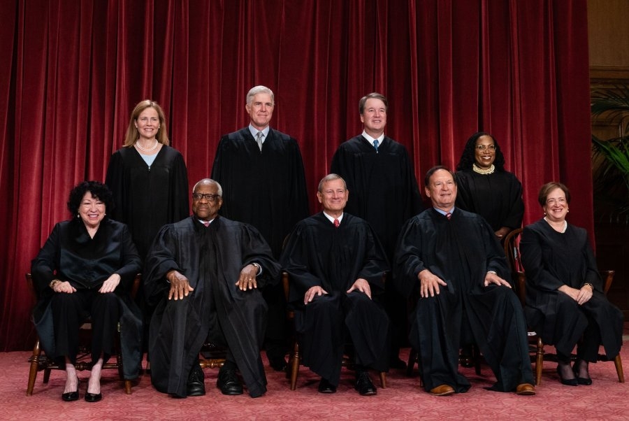 Supreme Court seems likely to rule for straight woman in reverse discrimination case