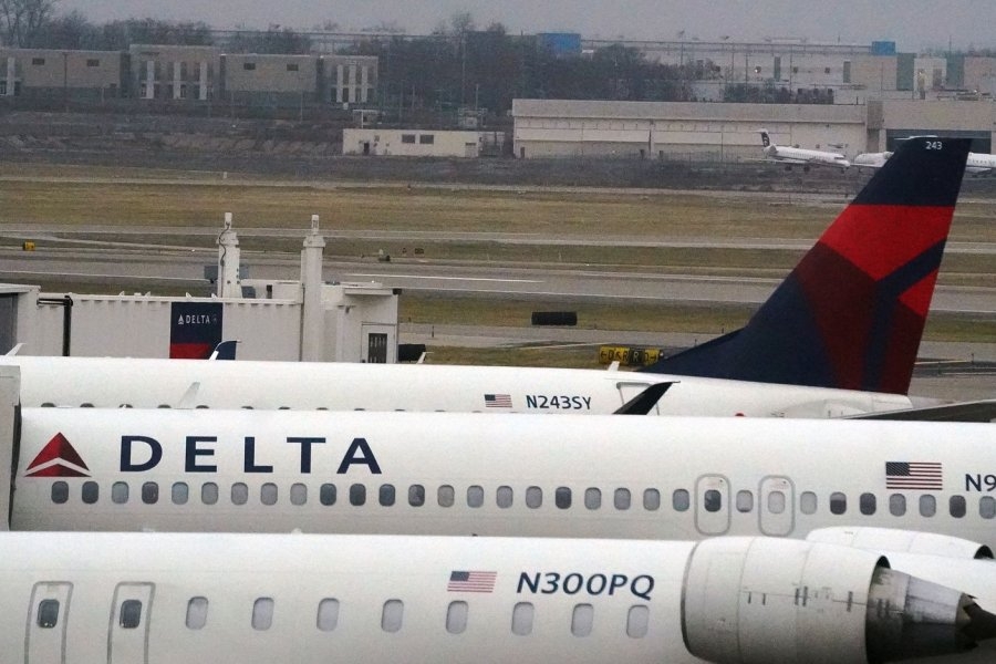 NTSB finds broken support piece on Delta plane's failed landing gear
