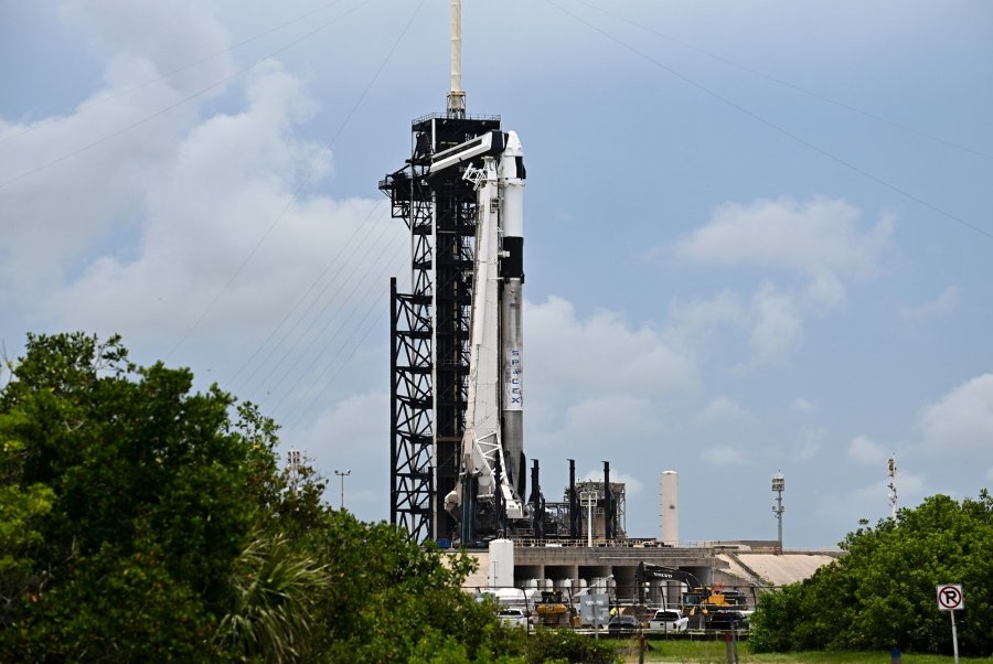 SpaceX scrubs static fire test of Falcon 9 due to issue