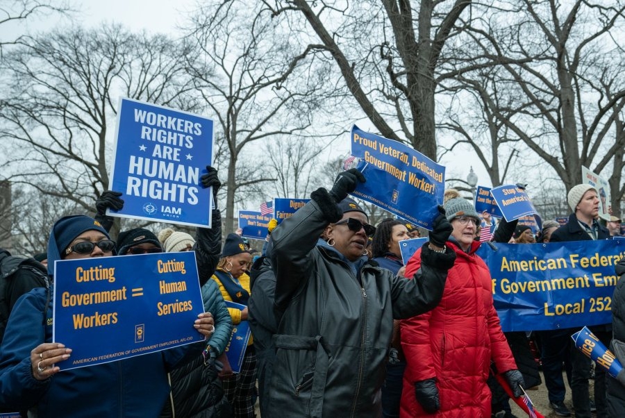 Federal judge's order resumes buyout program of federal workers