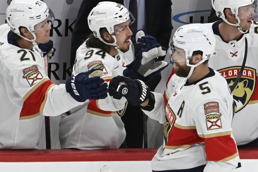 Panthers outlast Oilers in second overtime, tie Stanley Cup Final 1-1