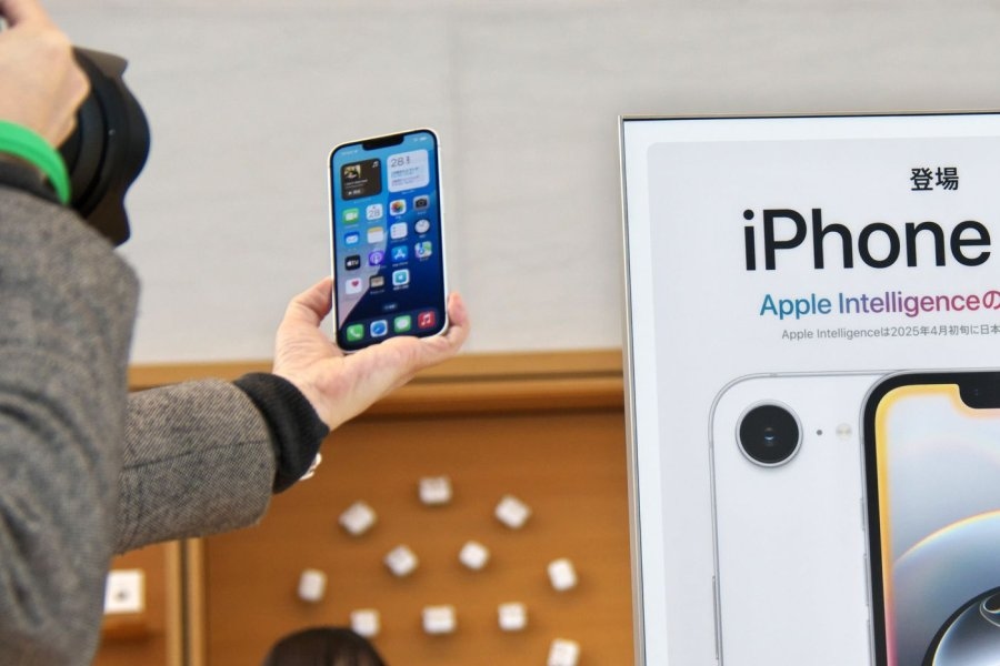 300 India-based Chinese workers in Apple's Foxconn facility ordered home