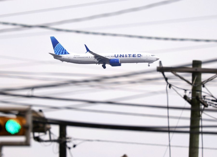 FAA meets with airlines to reduce Newark airport flight delays