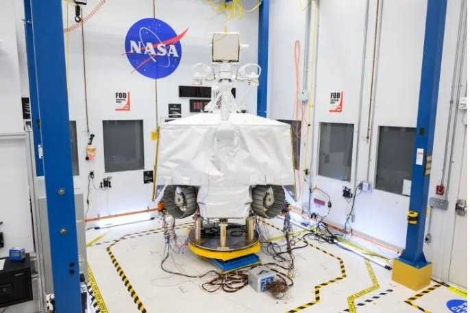 NASA to seek new ways to send rover to moon's south pole