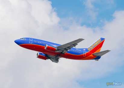 Airline Stocks Rally as Oil Drop Eases Jet Fuel Pressure