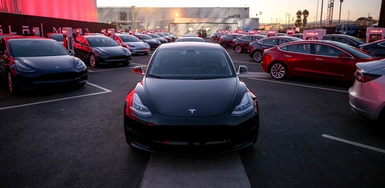 Tesla (TSLA) Robotaxi Rollout Sparks Uber, Lyft Sell-Off Frenzy