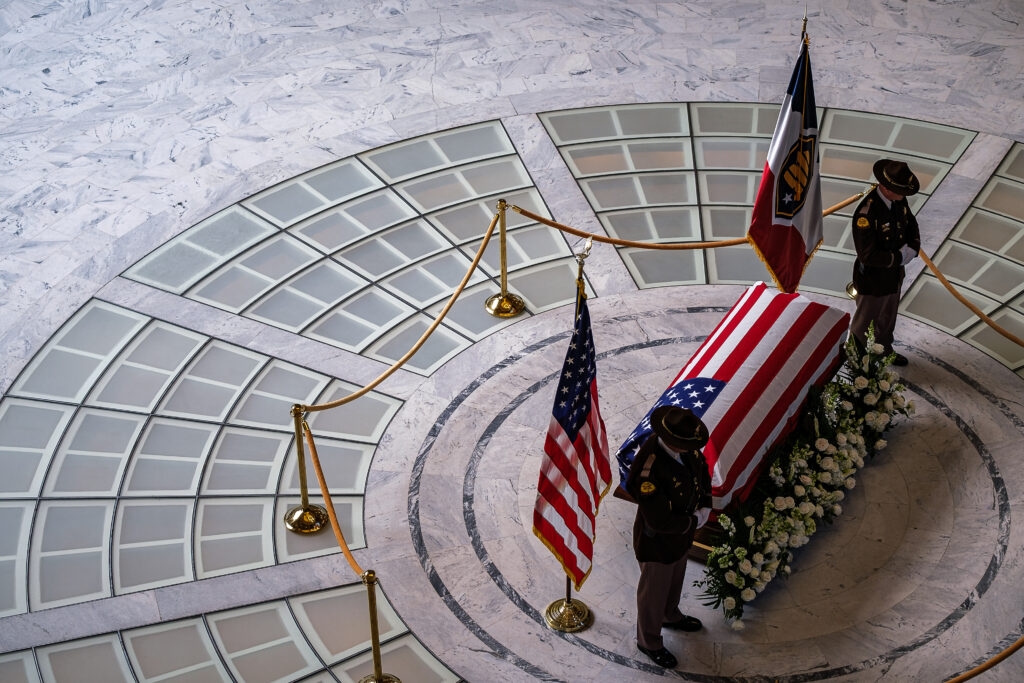 Hundreds come to honor Mia Love ahead of funeral