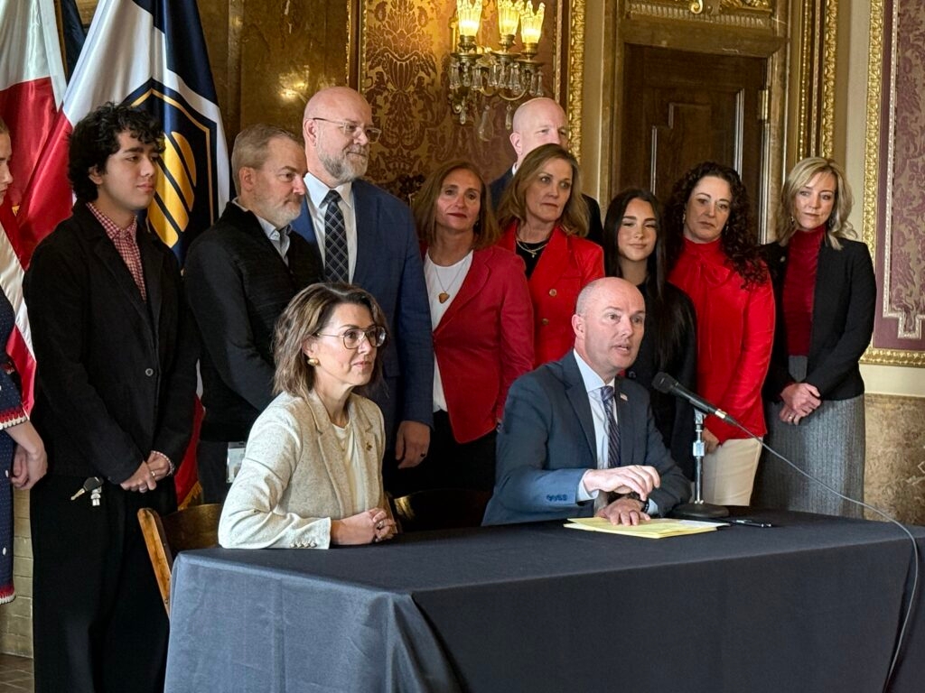 Cox applauds bills taking aim at ‘destructive' apps and cellphones