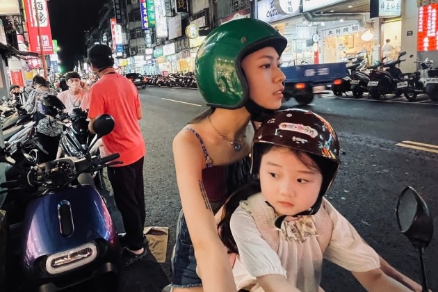 ‘Left-Handed Girl' Review: Sean Baker Collaborator Shih-Ching Tsou's Solo Debut Pulses Like Taipei After Dark
