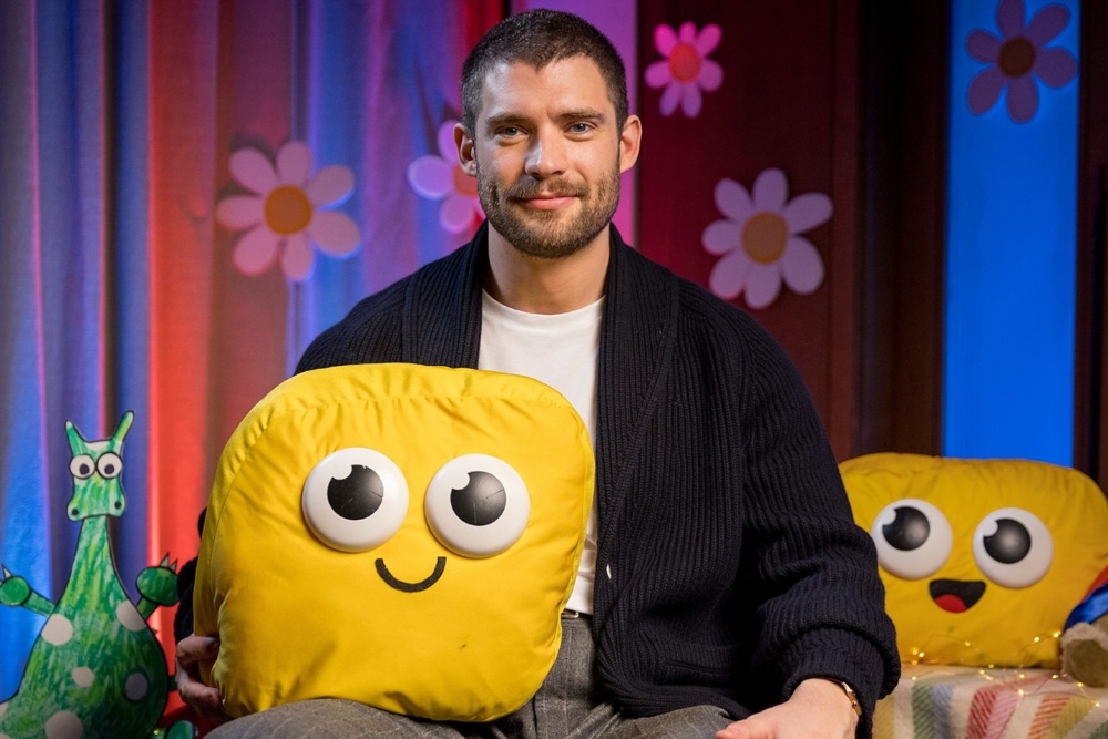‘Superman' Star David Corenswet Trades Cape for Kids' Book in CBeebies Bedtime Story