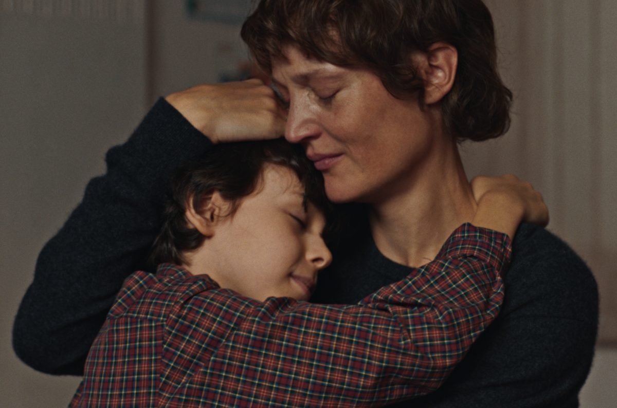 ‘Love Me Tender' Review: Vicky Krieps Ignites an Elegant and Moving Portrait of Motherhood at Odds With Selfhood