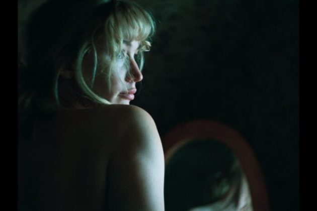 ‘Die My Love' Review: Jennifer Lawrence Is a Mother Grappling with Postpartum Depression (and Punk-Rock Angst) in Lynne Ramsay's Showy Mess of a Marital Psychodrama