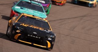 Ride along: Wallace's late-race charge to top-10 finish