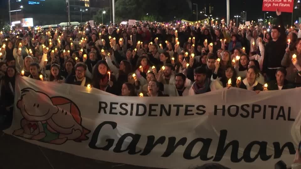 Argentina hospital staff hold vigil demanding wage increase